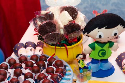 Bombons e pirulitos de chocolate pelo fotógrafo Douglas Maia'