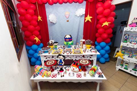 Mesa do bolo personalizada Tema Show da Luna pelo fotógrafo Douglas Maia'