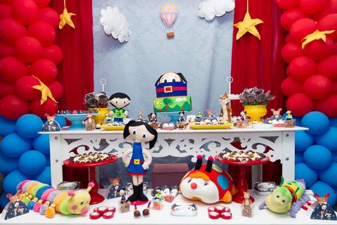 Mesa de aniversário O Show da Luna pelo fotógrafo Douglas Maia'