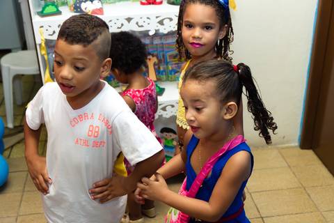 Emanuelly brincando pelo fotógrafo Douglas Maia'