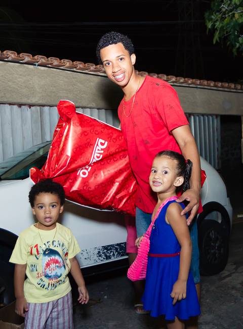Emanuelly recebe convidado pelo fotógrafo Douglas Maia'