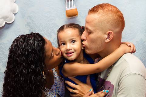 Beijo do papai e da mamãe pelo fotógrafo Douglas Maia'