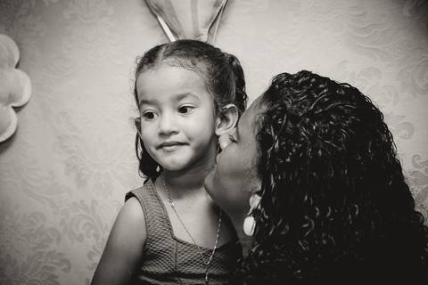 Mãe e filha pelo fotógrafo Douglas Maia'