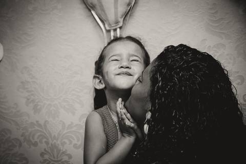 Carinho da mamãe pelo fotógrafo Douglas Maia'