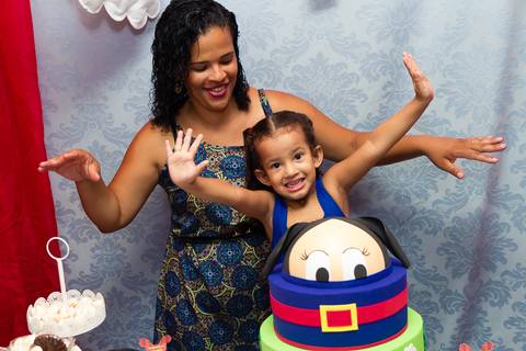 Emanuelly faz pose com a vovó pelo fotógrafo Douglas Maia'