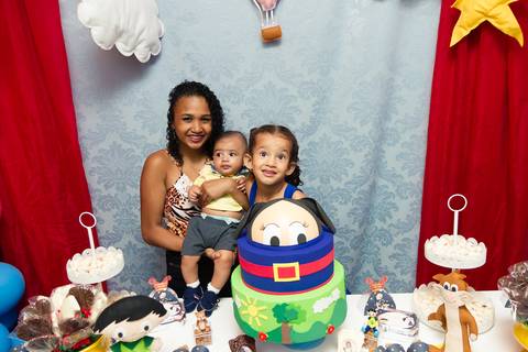 Emanuelly Victória ao lado de bebezinho pelo fotógrafo Douglas Maia'