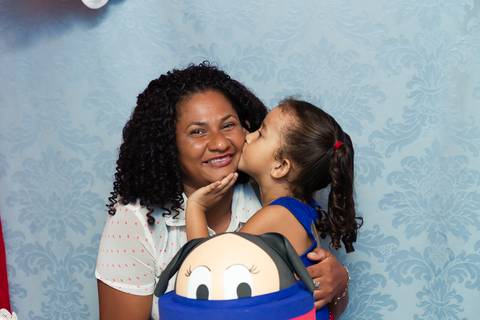 Emanuelly carinhosa pelo fotógrafo Douglas Maia'