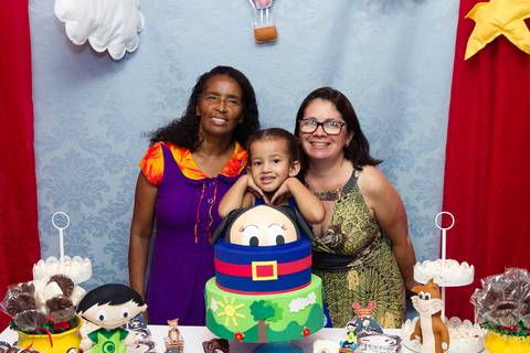 Emanuelly ao lado de queridas convidadas pelo fotógrafo Douglas Maia'