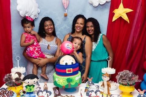 Mulheres unidas pelo fotógrafo Douglas Maia'