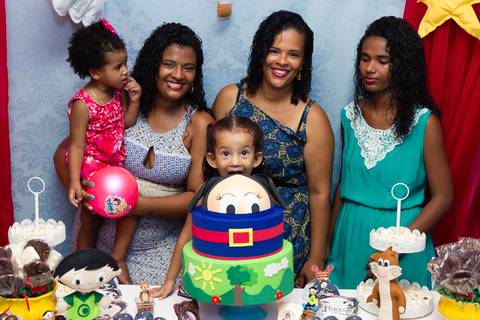 Mulheres da família sorrindo pelo fotógrafo Douglas Maia'