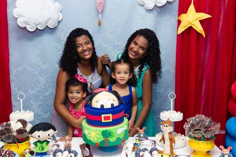 Irmãs e suas filhas pelo fotógrafo Douglas Maia'