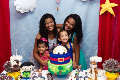 Emanuelly, sua mãe,tia e prima pelo fotógrafo Douglas Maia'