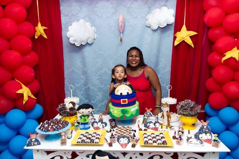 Emanuelly ao lado de convidada feliz pelo fotógrafo Douglas Maia'