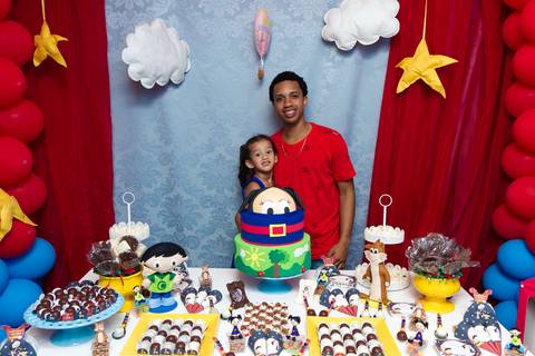 Emanuelly ao lado de convidado pelo fotógrafo Douglas Maia'