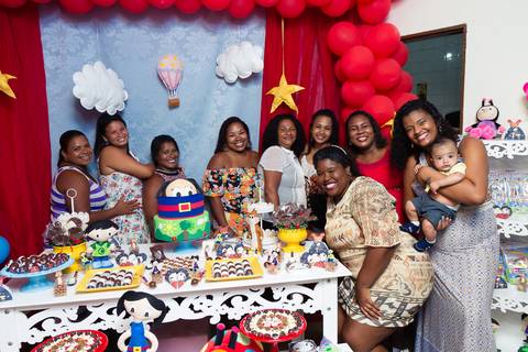 Mulheres reunidas pelo fotógrafo Douglas Maia'