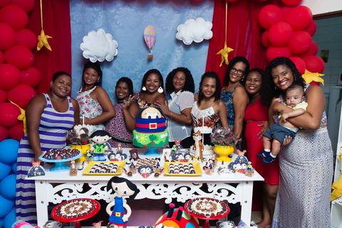 Mulheres fazem pose para a foto pelo fotógrafo Douglas Maia'