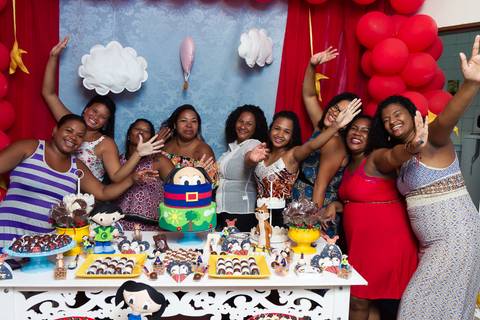 Mulheres comemorando pelo fotógrafo Douglas Maia'