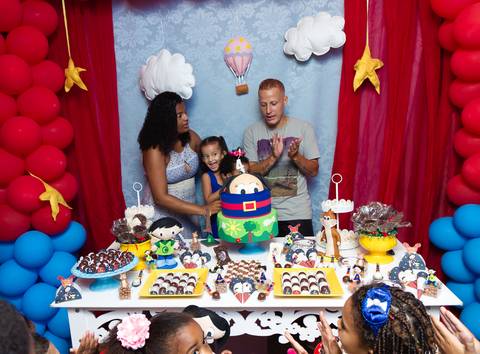 Cantando Parabéns pelo fotógrafo Douglas Maiapelo fotógrafo Douglas Maia'