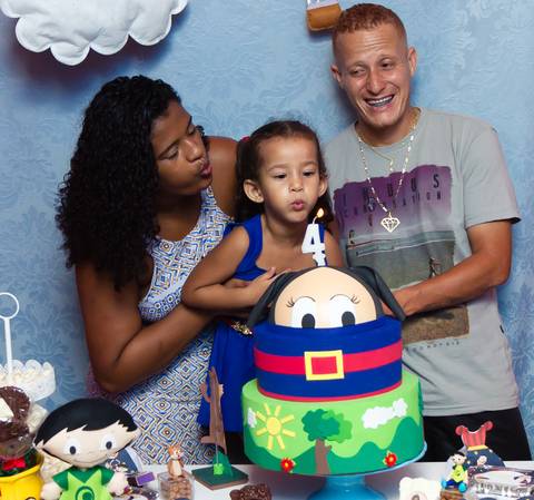 Família soprando pelo fotógrafo Douglas Maia'