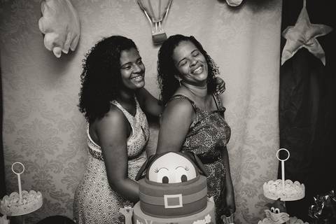 Sorriso mãe e filha pelo fotógrafo Douglas Maia'