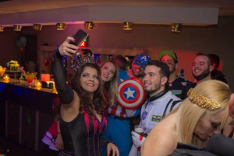 Festa de aniversário à fantasia retrato de família'