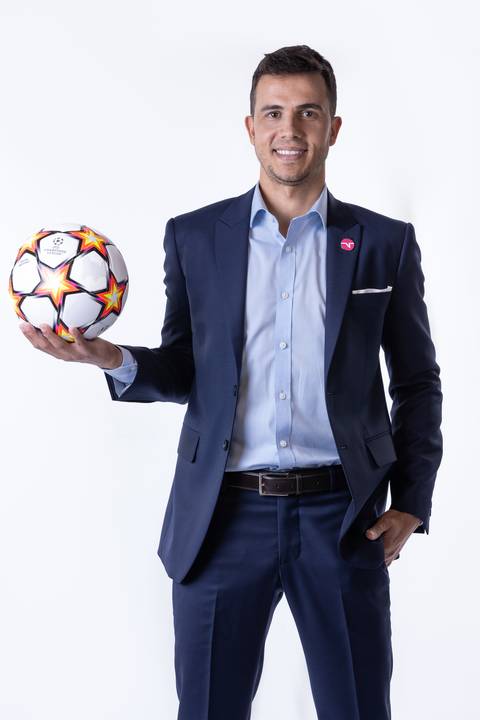 Retrato corporativos jogador Nilmar'