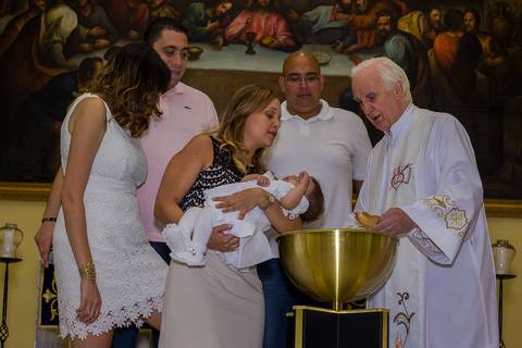 Fotografia de família fotografia de batizado foto de batismo de bebe em igreja católica em são paulo'