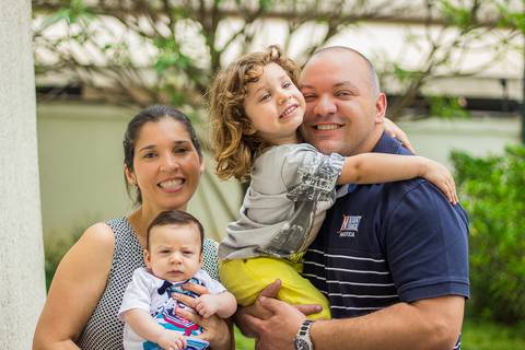 Fotografia de família fotografia de batizado foto de batismo de bebe em igreja católica em são paulo'
