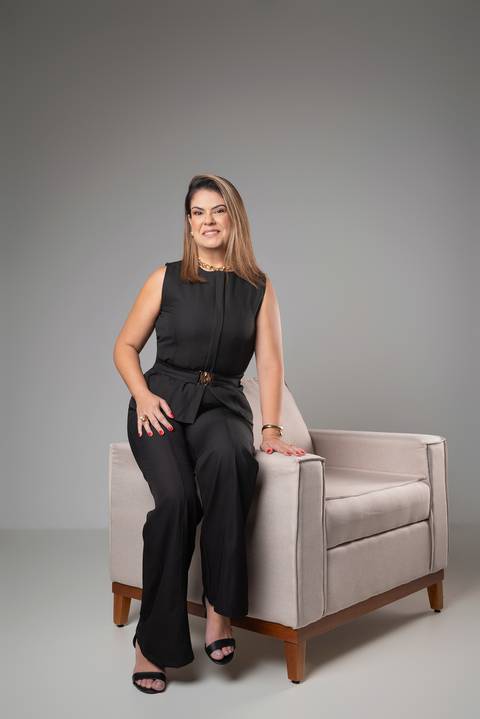 retrato corporativo ensaio feminino assessora de investimento fotos para Linkedin ensaio fotografico para mulheres de investimento investimento financeiro fotografo em nova odessa fotografo fotografo mais indicado jonas souza fotografo nova odessa '