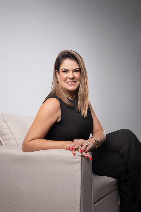 retrato corporativo ensaio feminino assessora de investimento fotos para Linkedin ensaio fotografico para mulheres de investimento investimento financeiro fotografo em nova odessa fotografo fotografo mais indicado jonas souza fotografo nova odessa '