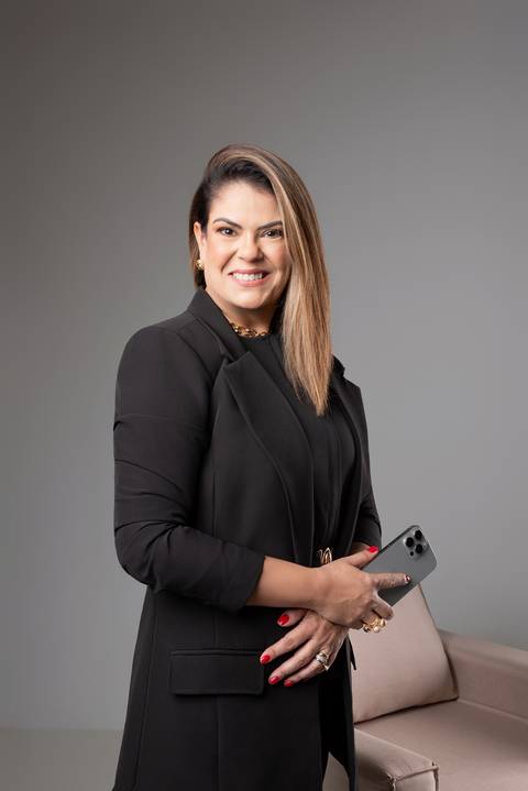 retrato corporativo ensaio feminino assessora de investimento fotos para Linkedin ensaio fotografico para mulheres de investimento investimento financeiro fotografo em nova odessa fotografo fotografo mais indicado jonas souza fotografo nova odessa '