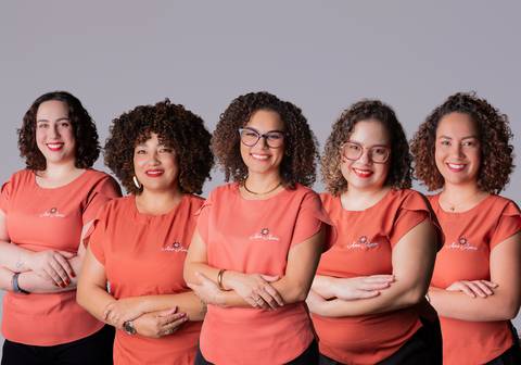 retrato corporativo foto de equipe como fazro fotos de equipe salao de cabeleiro fotos de professoras academia feminina fotografo de academia fotografo profissional fotografo de equipe fotografo de mulher ensaio em academia foto de equipe em salão cabelo'