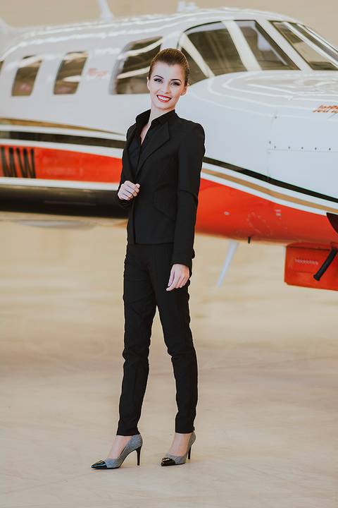 comissária. comissária excutiva. foto comissária executiva. avião. aviões. comissária de bordo executiva. comissária de bordo. Jonas Souza. Privet jet. Aeromoça. tripulante. comissária de voo. airline. crew. crewlife. modo de voo. flight mode.'