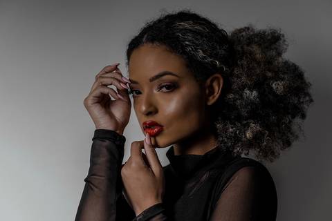 ensaio feminino. ensaio sensual. negra. mulher preta. cacheadas. crespo. fotografo nova odessa. fotografia sensual. afro. mulher afro. estudio nova odessa. empoderada. maquiagem maquiadora. cosmeticos. influencer de campinas. autoestima. beleza. '