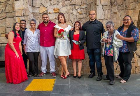 padrinhos de casamento junto com os noivos'