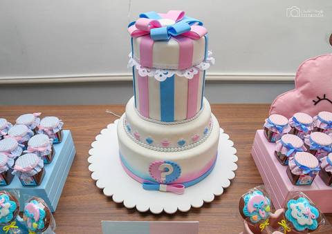 decoração da mesa com docinhos'