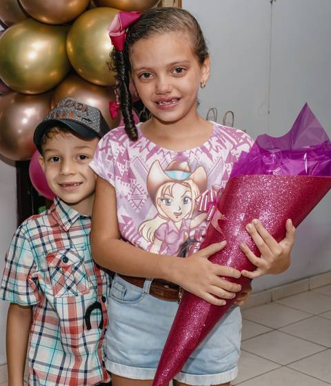 Aniversário surpresa da Maria Clara.'