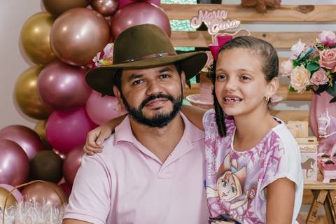 Aniversário surpresa da Maria Clara.'