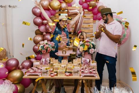 Aniversário surpresa da Maria Clara.'
