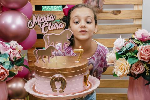 Aniversário surpresa da Maria Clara.'