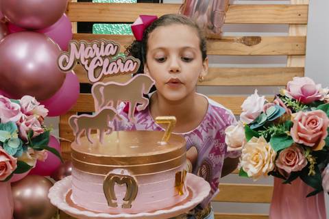 Aniversário surpresa da Maria Clara.'
