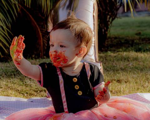 Cake Smash da Helena, feito numa linda tarde de sol no Parque da Cidade da Serra/ES.'