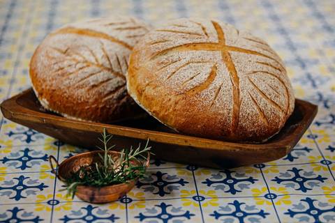 PÃES - FERMENTAÇÃO NATURAL'