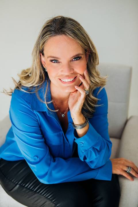 EMPRESÁRIA / DESIGNER DE SOBRANCELHAS'