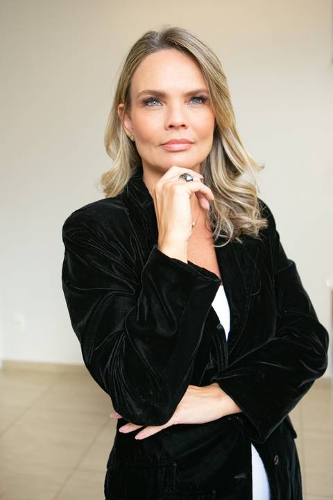 EMPRESÁRIA / DESIGNER DE SOBRANCELHAS'