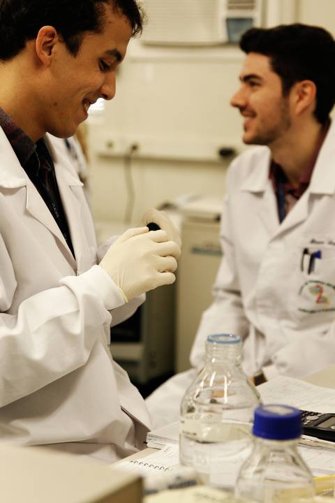 LABORATÓRIO DE BIOLOGIA MOLECULAR'