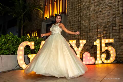 Debutante na Fachada no Alta Cabana'