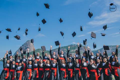 Fotos-de-formatura-criativa-ensaio-externo-rj-aterro-do-flamengo-poses-grupo-formatura-rj-formandos-administracao-humanos-adm-design-psicologia-nutricao-enfermagem-edfisica-medicina-direito'