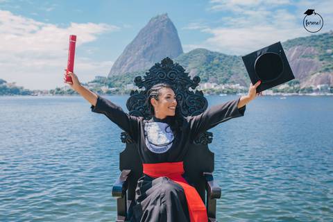 Fotos-de-formatura-rj-criativa-ensaio-externo-rj-aterro-do-flamengo-poses-individual-cadeira-formatura-rj-formandos-administracao-humanos-adm-design-psicologia-nutricao-enfermagem-edfisica-medicina-direito'