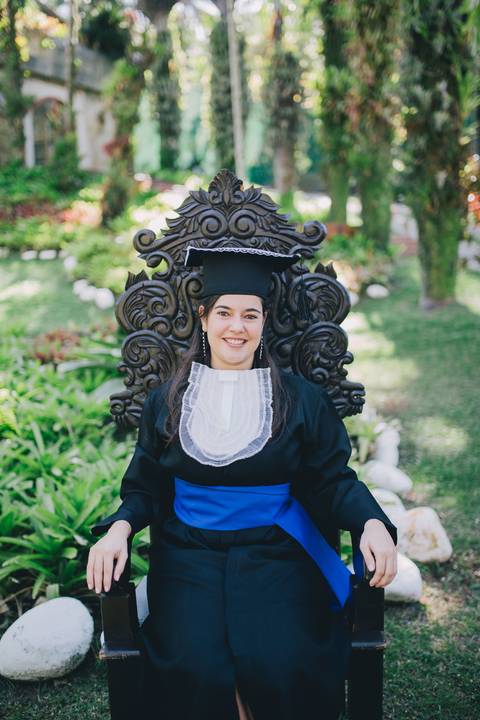 Foto-de-formatura-recreio-rj-beca-na-cadeira-sorriso '